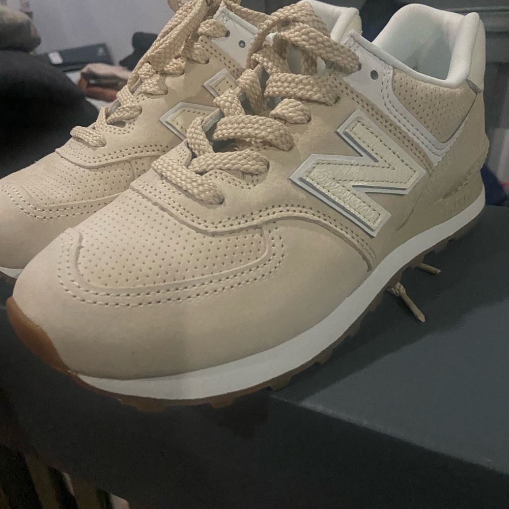 New Balance - Picture 3 of 4